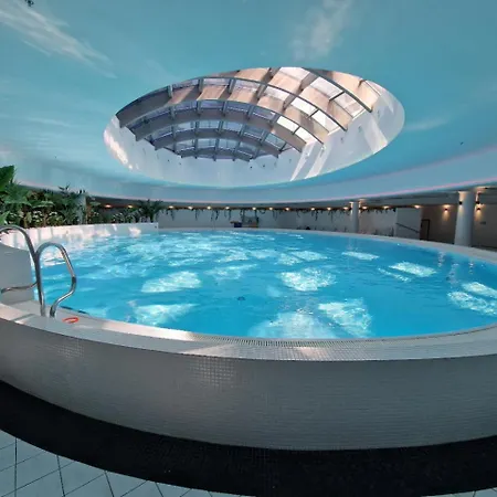 Διαμέρισμα Apartly Hanza Tower View I Pool, Sauna, Jacuzzi & Parking *