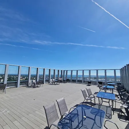 Apartly - Hanza Tower View, Parking, Pool, Sauna
