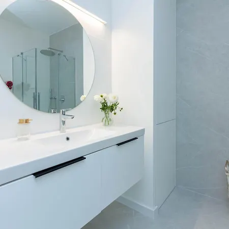 Apartly Hanza Tower View I Pool, Sauna, Jacuzzi & Parking Διαμέρισμα *