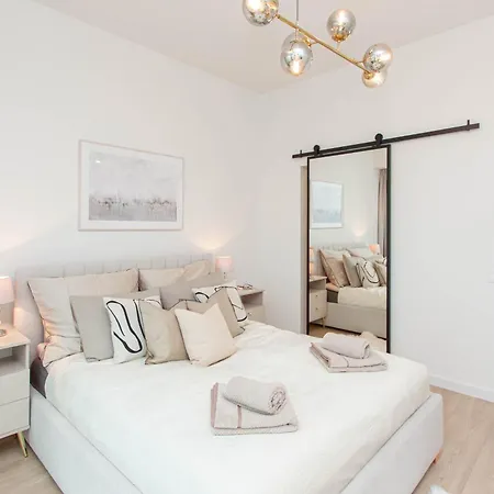 Apartment Apartly - Hanza Tower View, Parking, Pool, Sauna *