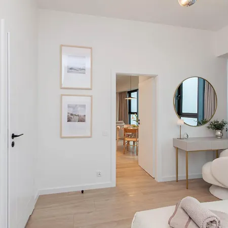 Apartly - Hanza Tower View, Parking, Pool, Sauna *