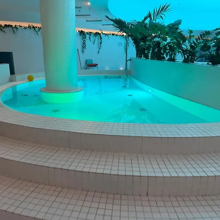 Apartly Hanza Tower View I Pool, Sauna, Jacuzzi & Parking Διαμέρισμα *