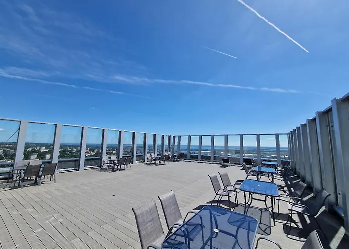 Apartly - Hanza Tower View, Parking, Pool, Sauna